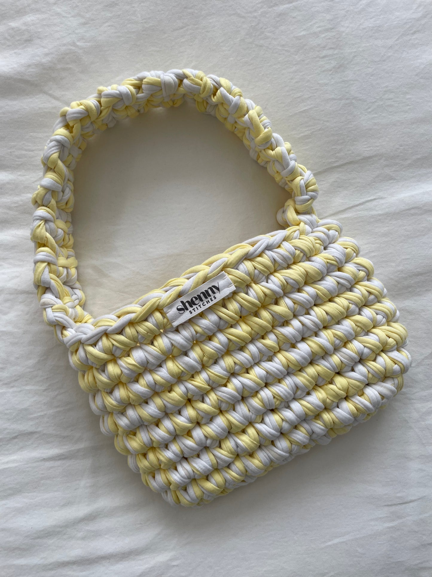 gigi - Pastel Yellow & White