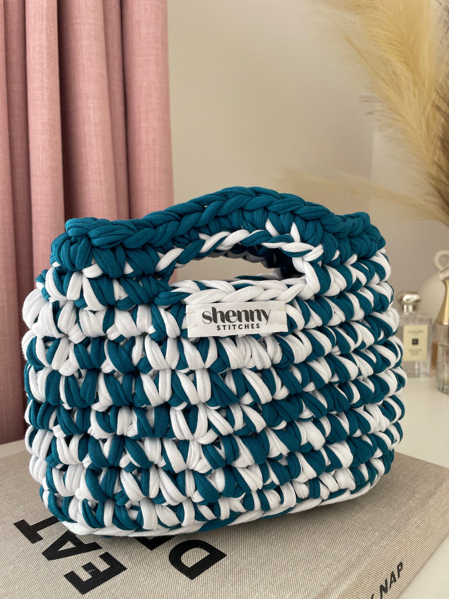 mila- Turquoise & White
